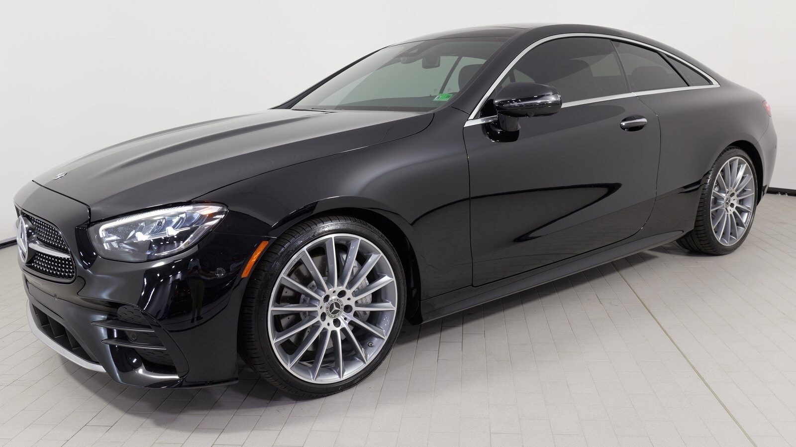 2022 Mercedes Benz E 450 photo 2