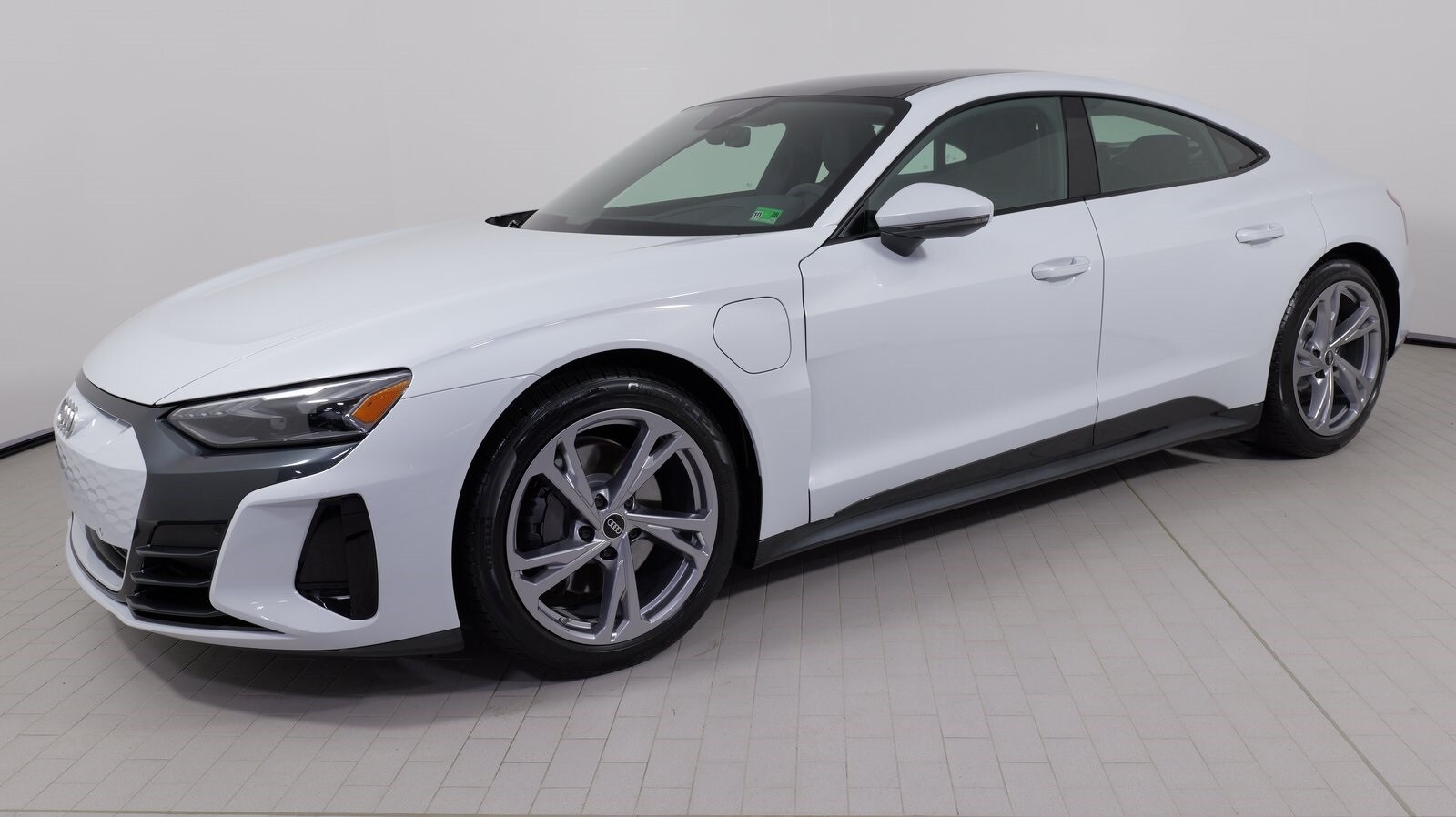 2023 Audi e-tron GT Premium Plus photo 2