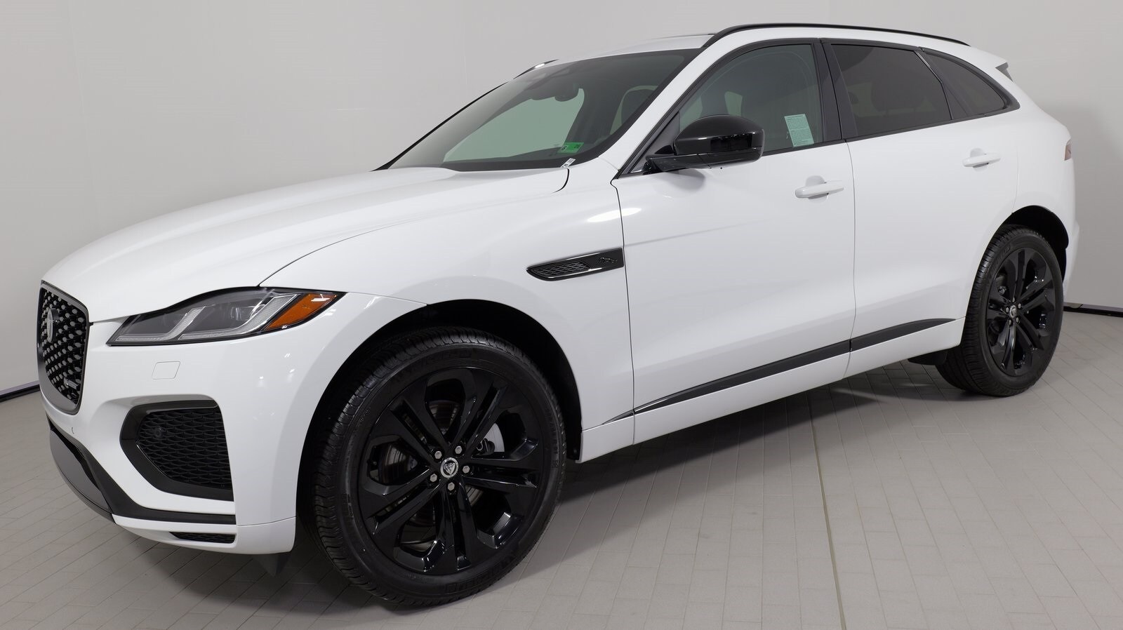 2025 Jaguar F-PACE P250 R-Dynamic S photo 2