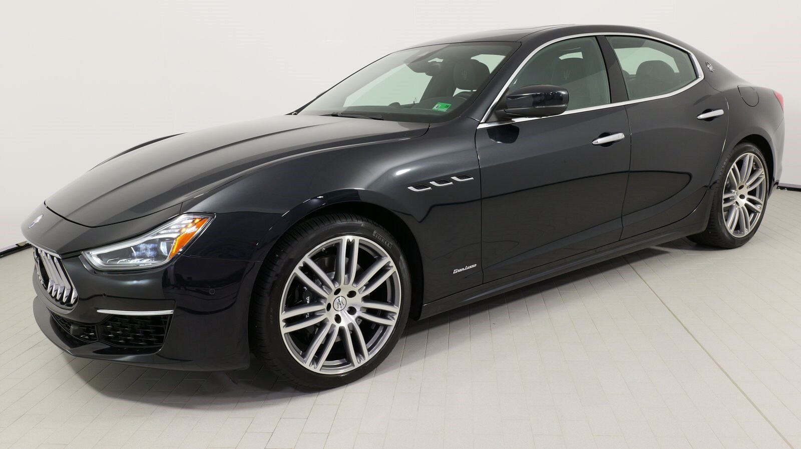 2021 Maserati Ghibli Q4 GranLusso photo 3