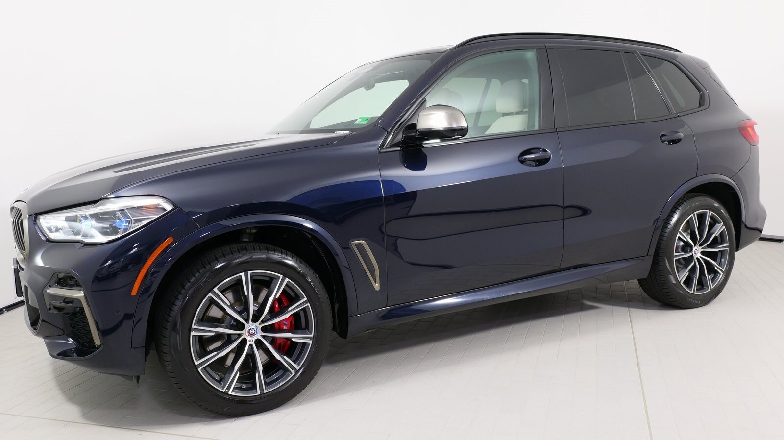 2023 Bmw X5 M50i photo 2