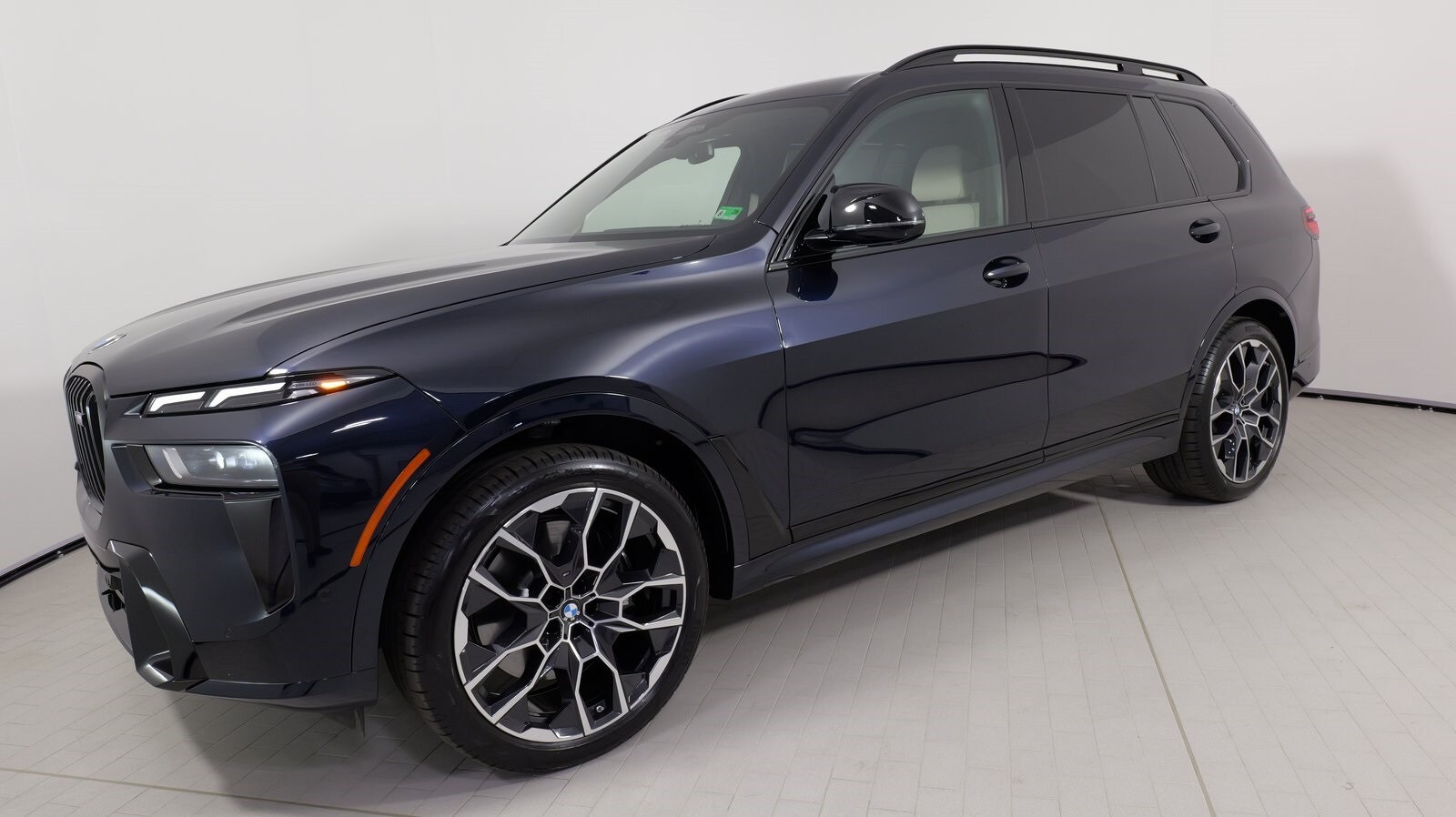 2025 Bmw X7 M60i photo 2