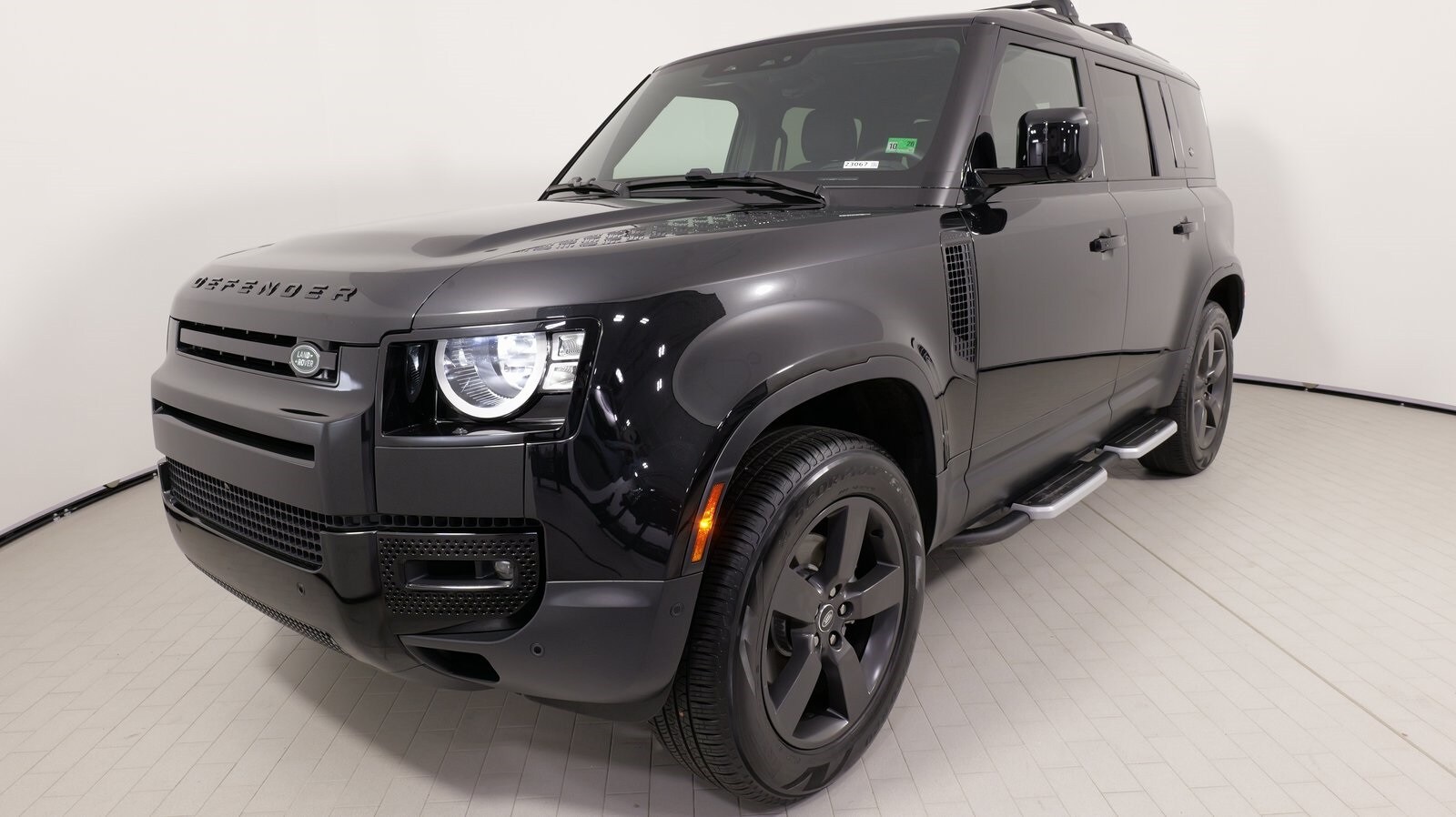 2023 Land Rover Defender 110 S photo 3