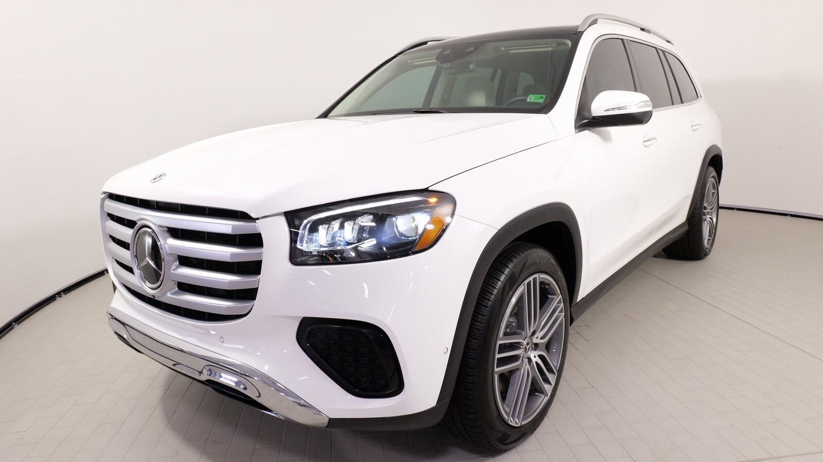 2024 Mercedes Benz GLS 450 photo 3