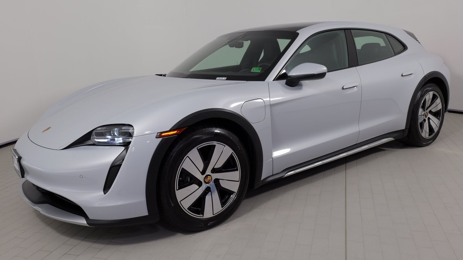 2023 Porsche Taycan 4 Cross Turismo photo 2