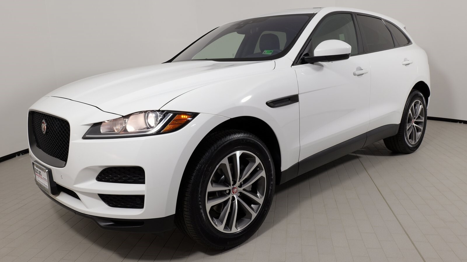 2020 Jaguar F-PACE Premium photo 2