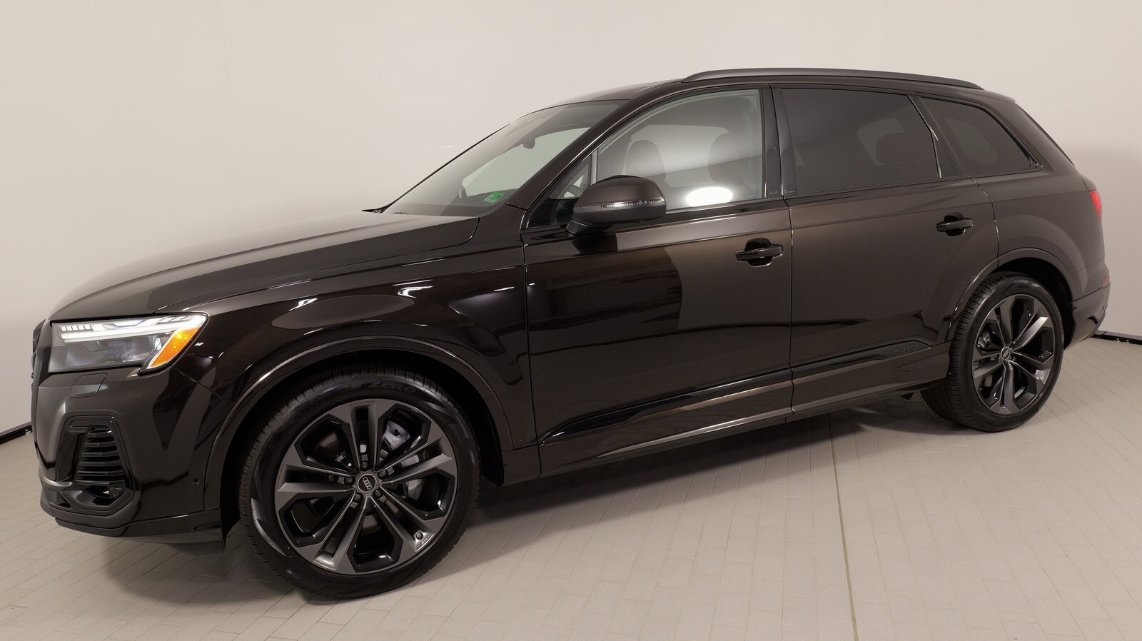 2025 Audi Q7 55 Prestige photo 2