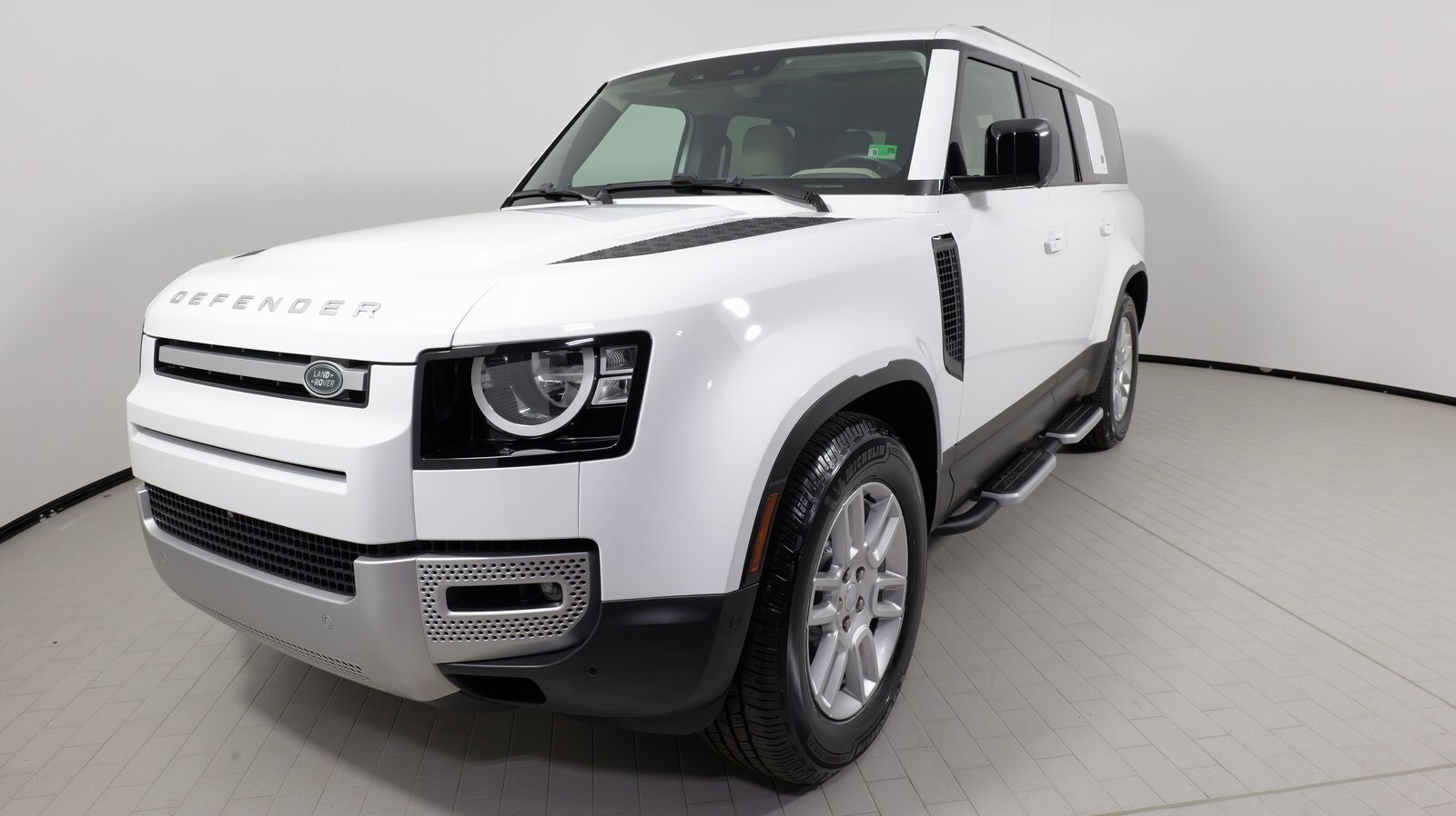 2023 Land Rover Defender S photo 3