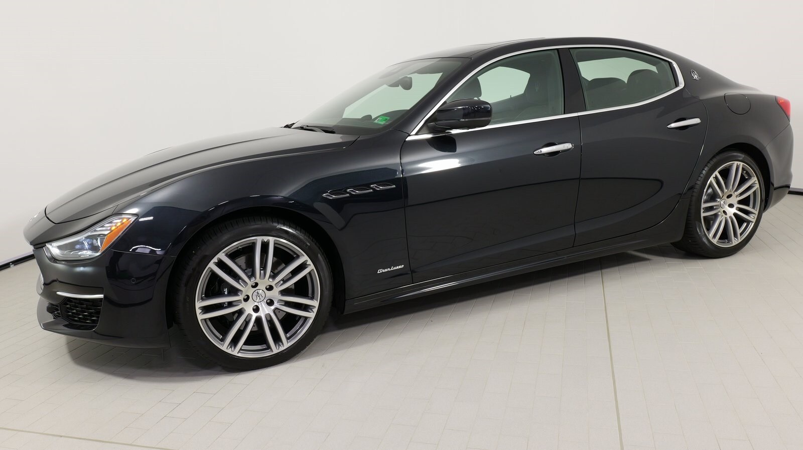 2021 Maserati Ghibli Q4 GranLusso photo 2