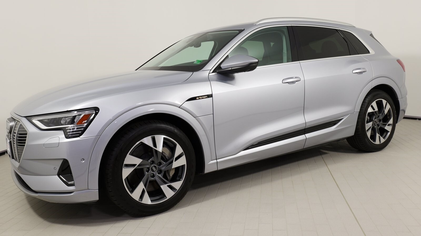 2022 Audi e-tron Premium Plus photo 3