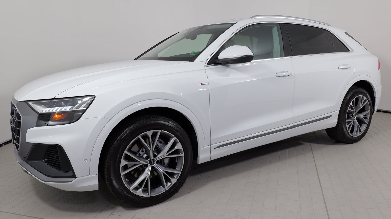 2023 Audi Q8 55 Premium Plus photo 2