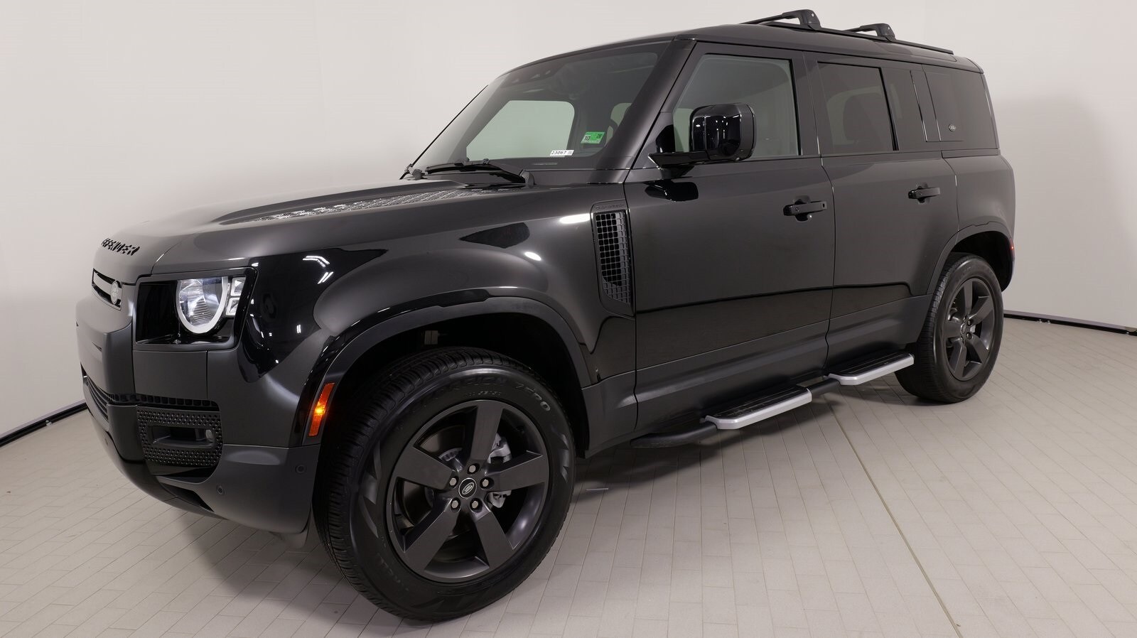 2023 Land Rover Defender 110 S photo 2