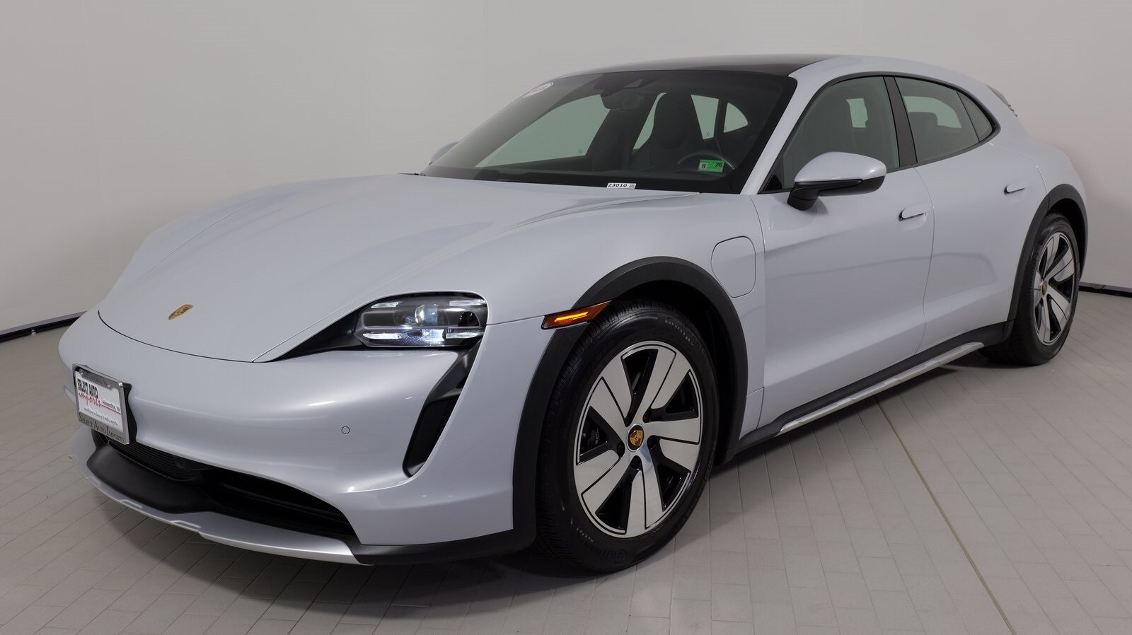 2023 Porsche Taycan 4 Cross Turismo photo 3