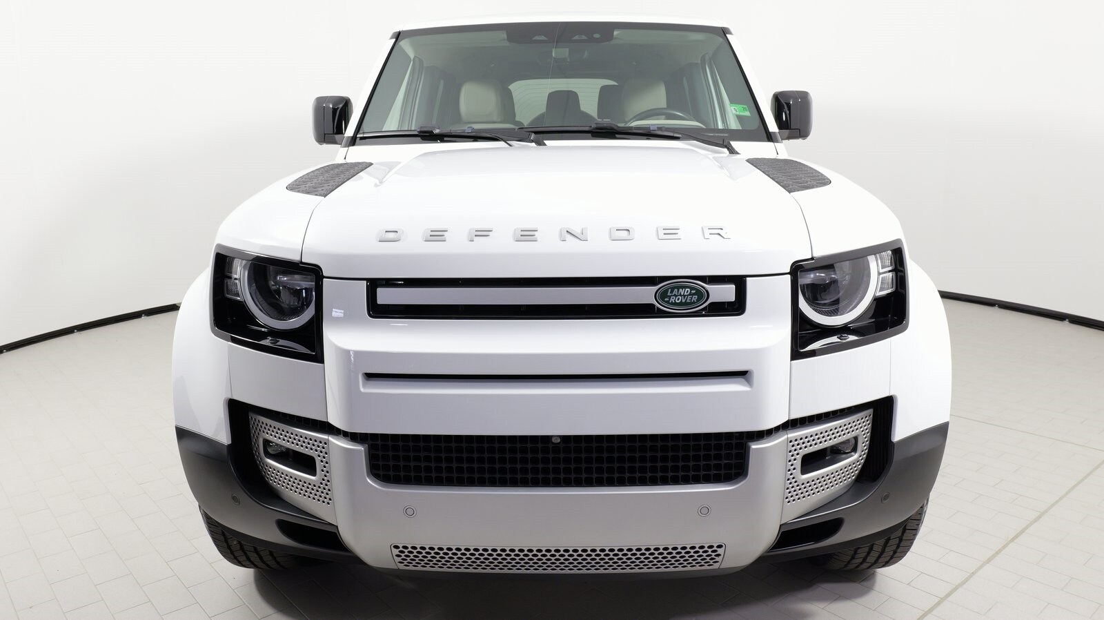 2023 Land Rover Defender S photo 4