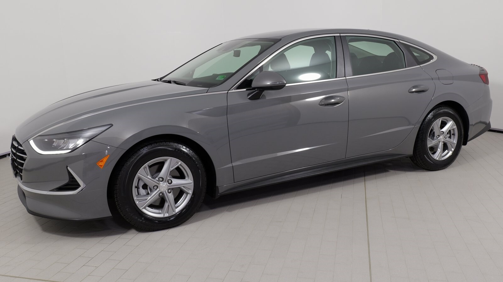 2023 Hyundai Sonata SE photo 2