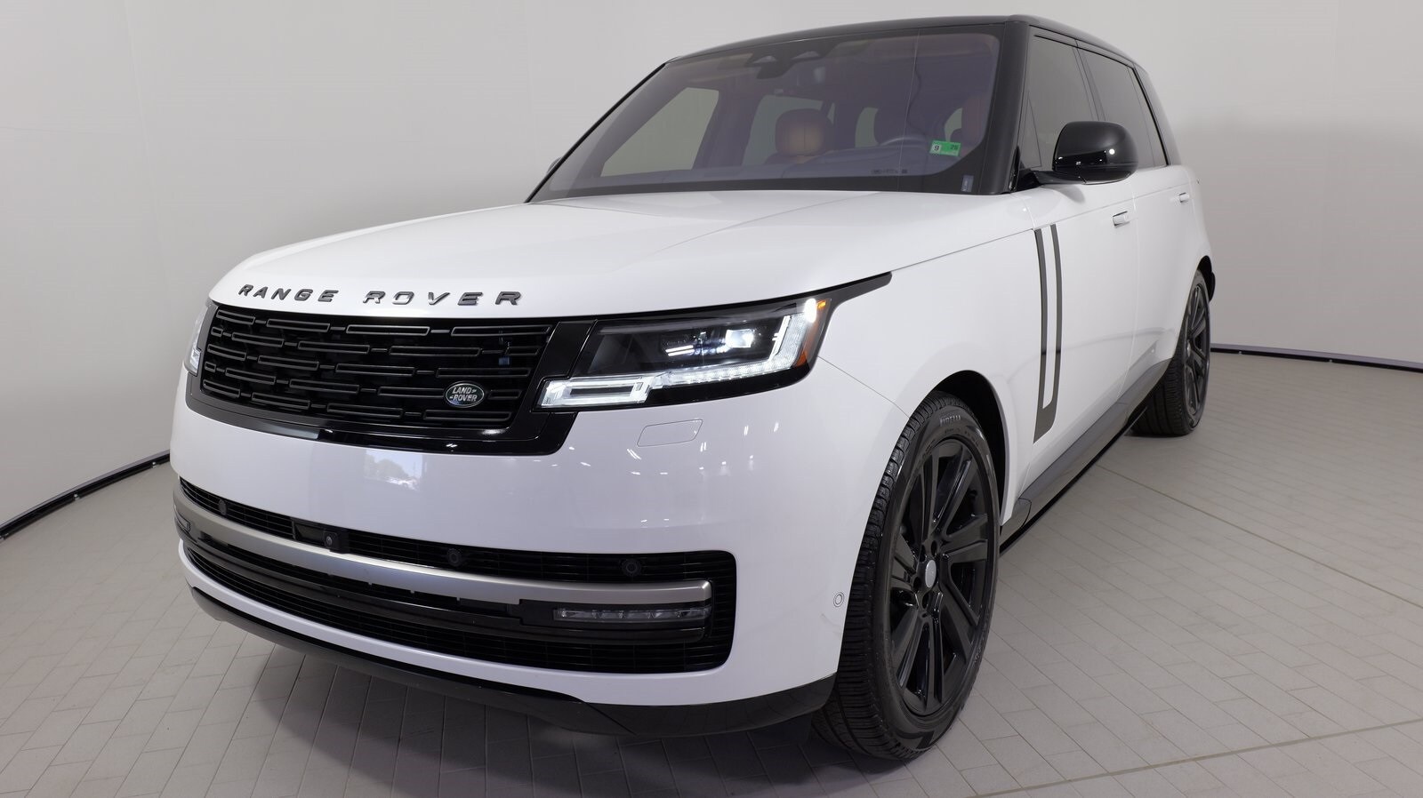2022 Land Rover New Range Rover SE photo 4