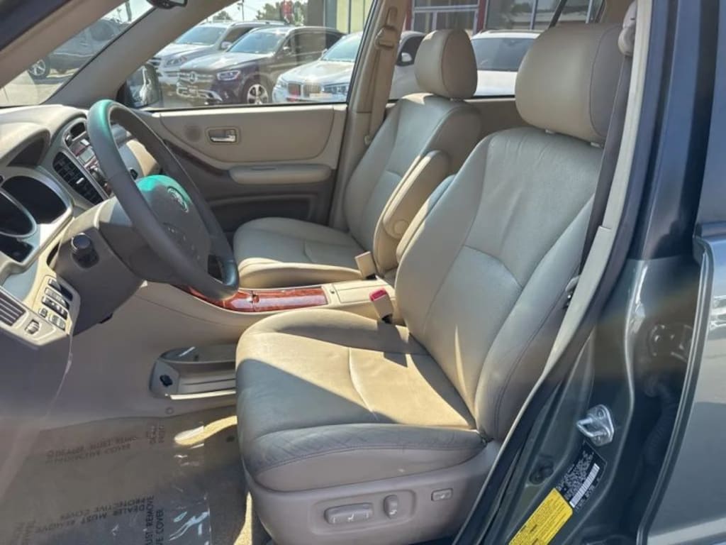 Used 2005 Toyota Highlander Limited Sport Utility 4D SUV