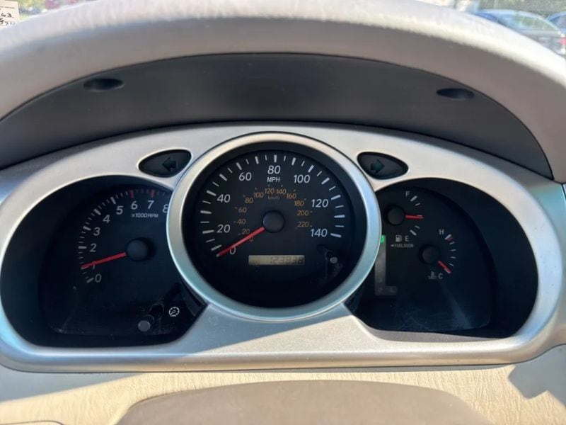 2005 Toyota Highlander Base - Photo 10