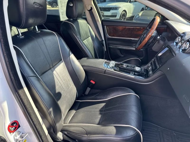 2019 Jaguar XJ R-Sport - Photo 23