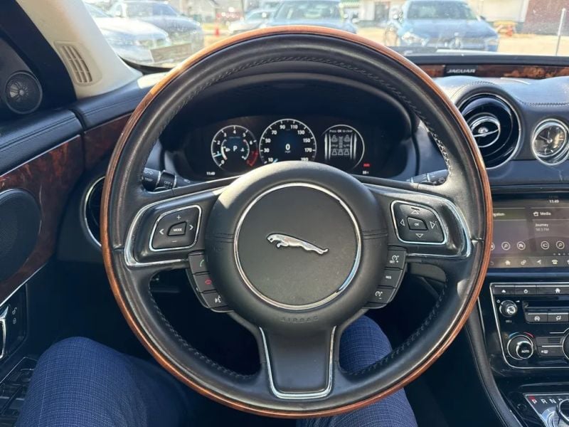 2019 Jaguar XJ R-Sport - Photo 10