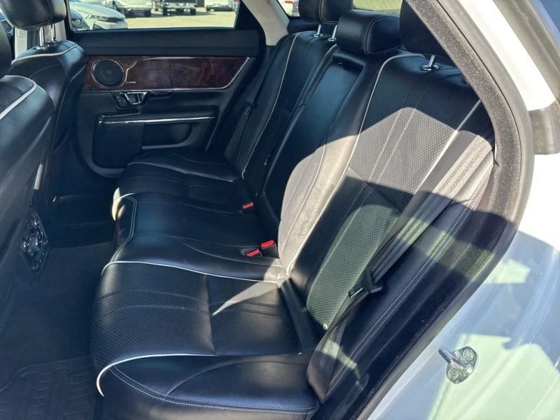 2019 Jaguar XJ R-Sport - Photo 17