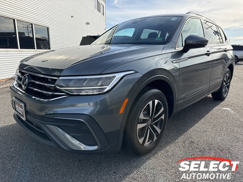 2023 Volkswagen Tiguan S's photo