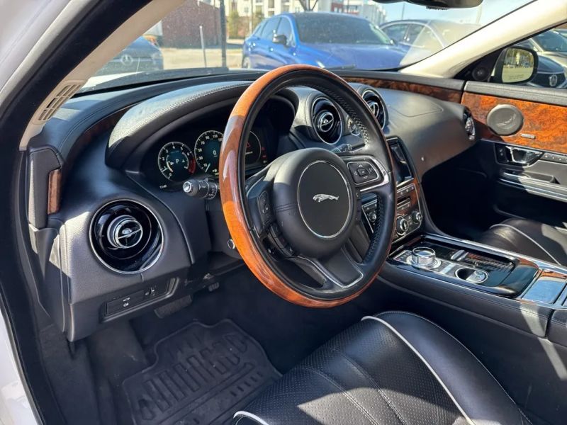 2019 Jaguar XJ R-Sport - Photo 8