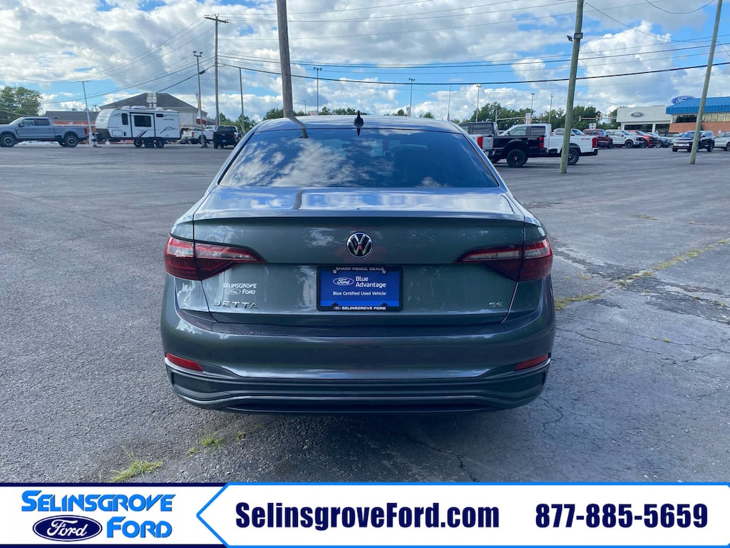 Certified 2022 Volkswagen Jetta SE SE Auto