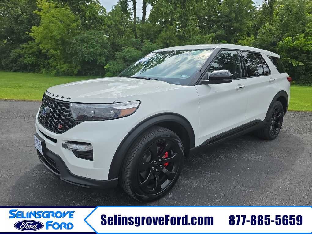 2022 Ford Explorer ST's photo