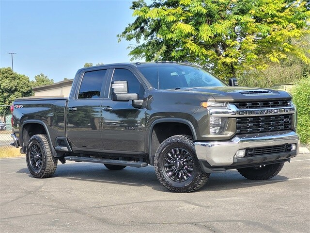 2022 Chevrolet Silverado 3500HD LT photo 2