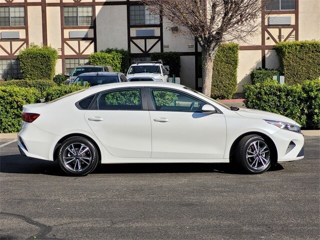 2022 Kia Forte LXS photo 4