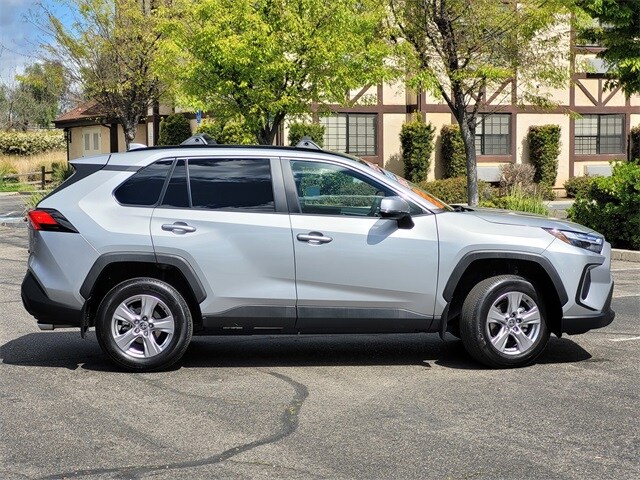 2024 Toyota RAV4 XLE photo 4
