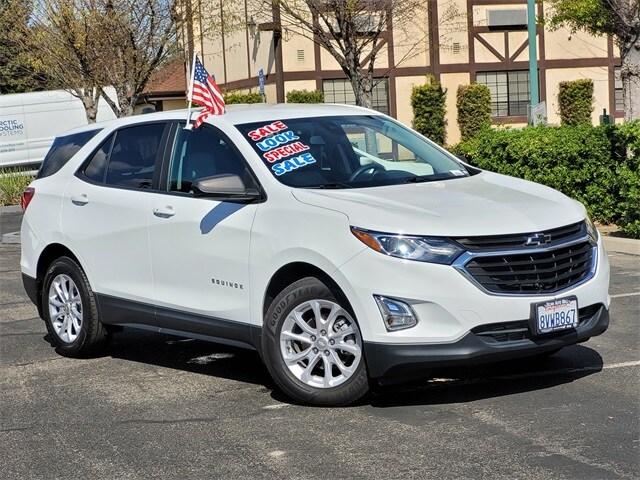 2021 Chevrolet Equinox LS photo 2