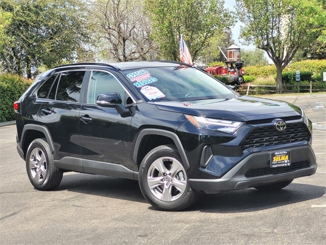 2024 Toyota RAV4 XLE photo 2
