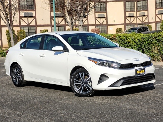 2022 Kia Forte LXS photo 2