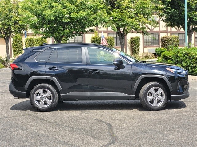 2024 Toyota RAV4 XLE photo 4