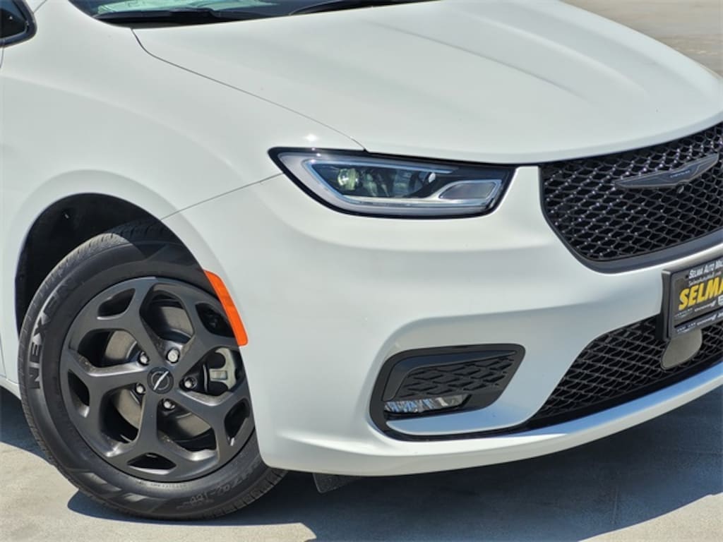 New 2023 Chrysler Pacifica Hybrid Limited Minivan/Van