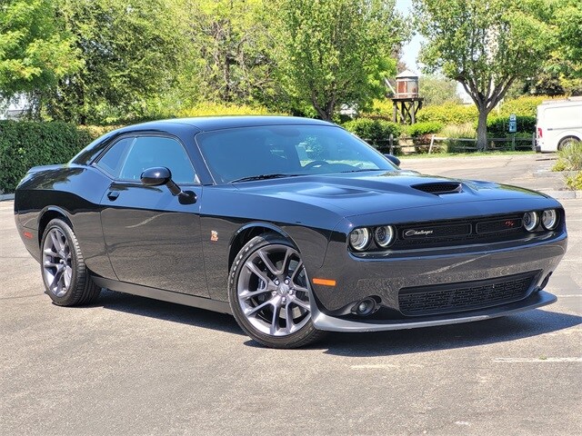 2023 Dodge Challenger R/T Scat Pack photo 2