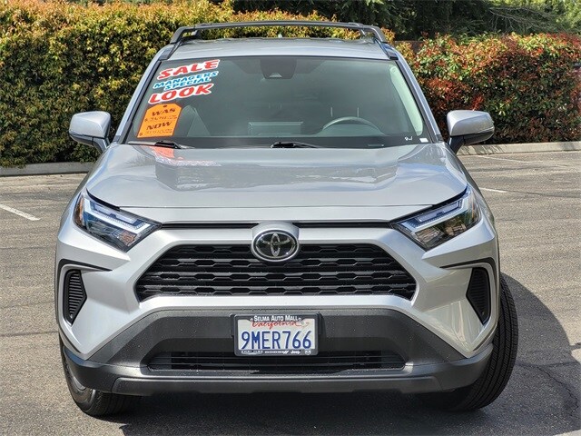 2024 Toyota RAV4 XLE photo 3