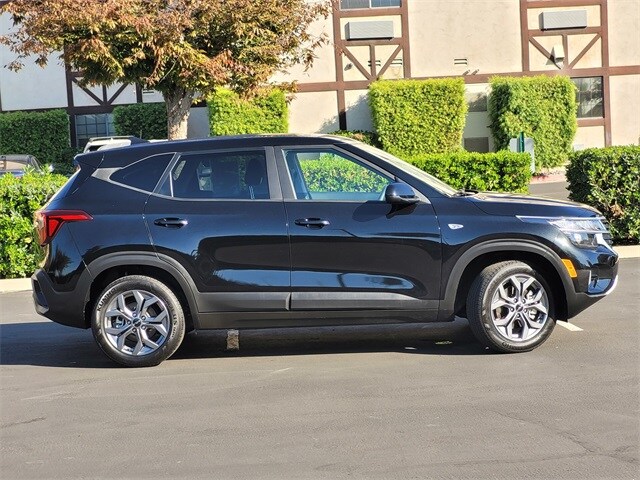 2024 Kia Seltos LX photo 4