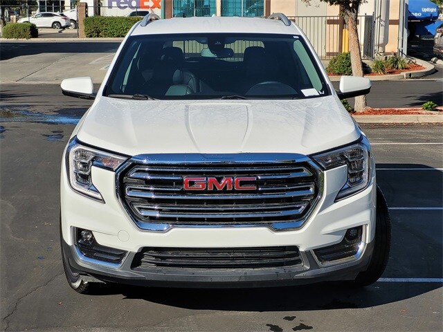 2024 Gmc Terrain SLT photo 2