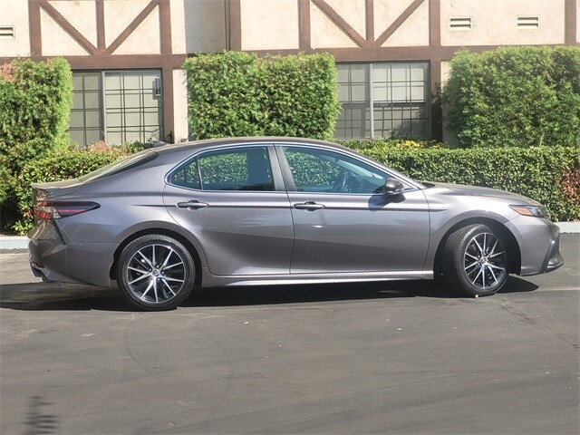 2024 Toyota Camry SE photo 3