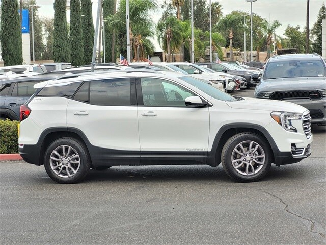 2024 Gmc Terrain SLT photo 2