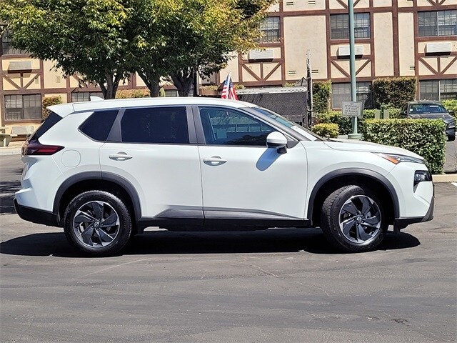 2024 Nissan Rogue SV photo 2