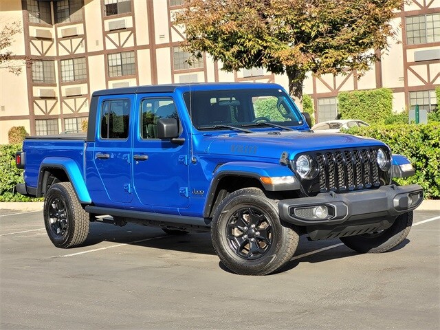 2021 Jeep Gladiator Willys Sport photo 2