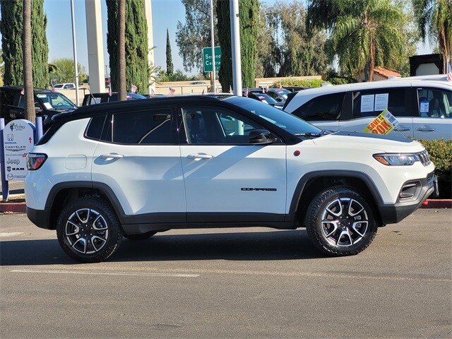 2024 Jeep Compass Trailhawk photo 4