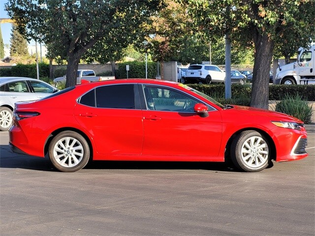 2023 Toyota Camry LE photo 4
