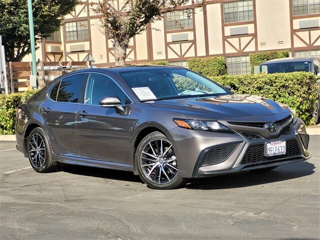 2023 Toyota Camry SE photo 2