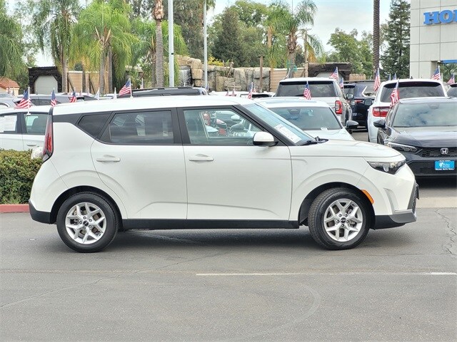 2023 Kia Soul LX photo 4