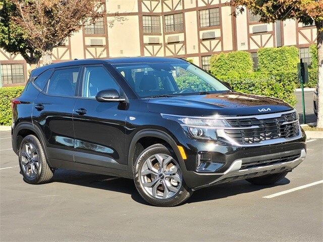 2024 Kia Seltos LX photo 2